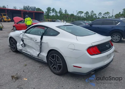 2021 Ford Mustang Ecoboost Premium Fastback z USA, uszkodzony, nr VIN 1FA6P8TH4M5106861